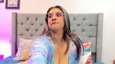 Snapshot of melinda_bob chatting on February 7, 2025, 11:45 am Melinda online show from February 7, 2025, 11:45 am