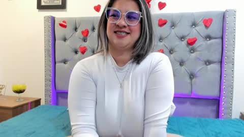 Snapshot of melinda_bob chatting on February 26, 2025, 11:20 am Melinda online show from February 26, 2025, 11:20 am