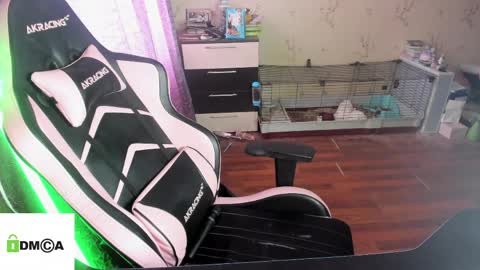 melisanilson online show from April 6, 2026, 4:46 am