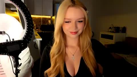 Snapshot of meliss_ss chatting on July 10, 2026, 5:15 pm Mel or Lissa 3 Welcome here online show from July 10, 2026, 5:15 pm