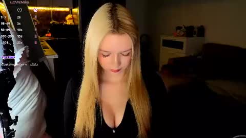 Snapshot of meliss_ss chatting on July 17, 2026, 7:19 pm Mel or Lissa 3 Welcome here online show from July 17, 2026, 7:19 pm
