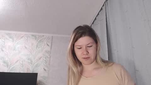 Snapshot of melissa__ray chatting on February 6, 2025, 2:33 am Melissa Ray online show from February 6, 2025, 2:33 am