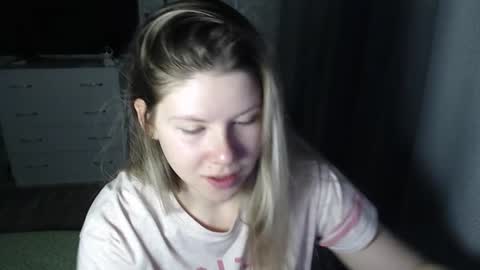 Snapshot of melissa__ray chatting on February 21, 2025, 7:21 pm Melissa Ray online show from February 21, 2025, 7:21 pm