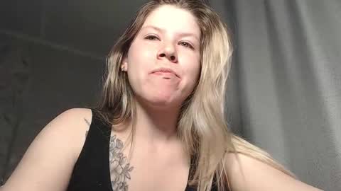 Snapshot of melissa__ray chatting on March 11, 2025, 6:52 pm Melissa Ray online show from March 11, 2025, 6:52 pm