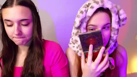 Snapshot of melissapristine chatting on November 26, 2025, 12:17 pm Mel online show from November 26, 2025, 12:17 pm