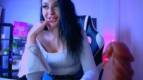 Melissa online show from November 19, 2025, 1:33 pm