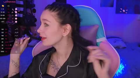 Snapshot of mella_freya chatting on January 7, 2025, 9:14 pm Freya IM NONUDE online show from January 7, 2025, 9:14 pm