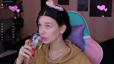 Snapshot of mella_freya chatting on January 27, 2025, 8:17 pm Freya IM NONUDE online show from January 27, 2025, 8:17 pm