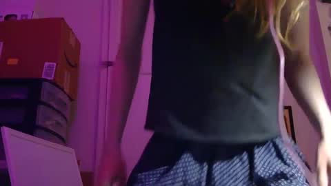 Snapshot of mellifluenced chatting on February 24, 2025, 1:46 am Mellifluenced online show from February 24, 2025, 1:46 am