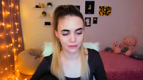 Tessa online show from February 2, 2025, 11:11 pm