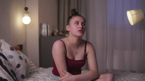 Snapshot of mellisamckeel chatting on April 13, 2026, 3:28 pm Lia online show from April 13, 2026, 3:28 pm