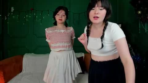 Snapshot of mellybloom chatting on January 6, 2026, 7:34 am Melly online show from January 6, 2026, 7:34 am