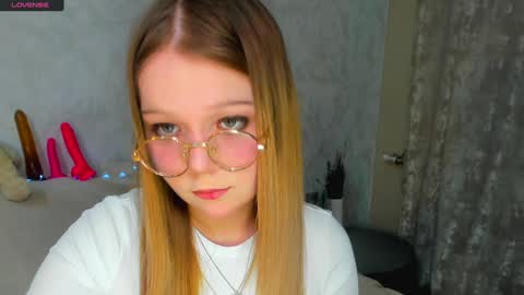 MelMooon online show from January 17, 2025, 1:46 pm