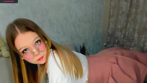 MelMooon online show from January 28, 2025, 6:17 pm