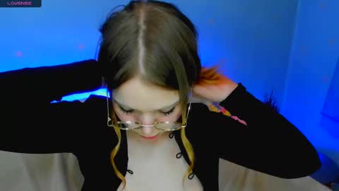 MelMooon online show from February 16, 2025, 12:08 am