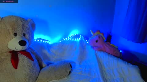 MelMooon online show from February 26, 2025, 8:22 pm