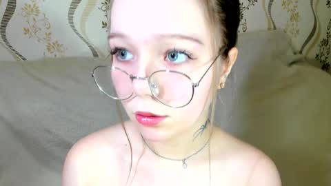 MelMooon online show from January 5, 2026, 7:17 pm