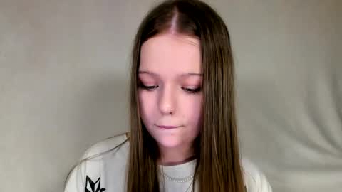 Snapshot of melmooon chatting on May 23, 2026, 9:13 am MelMooon online show from May 23, 2026, 9:13 am