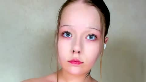 Snapshot of melmooon chatting on July 22, 2026, 9:28 pm MelMooon online show from July 22, 2026, 9:28 pm