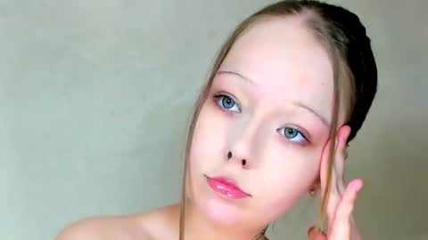 Snapshot of melmooon chatting on July 29, 2026, 10:19 pm MelMooon online show from July 29, 2026, 10:19 pm