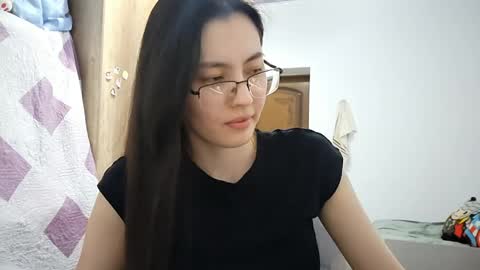 Snapshot of melodeehayden chatting on May 1, 2026, 4:44 pm Nika online show from May 1, 2026, 4:44 pm