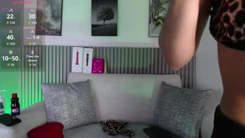 Snapshot of melodiroux_ chatting on June 4, 2026, 1:39 pm Melodi online show from June 4, 2026, 1:39 pm
