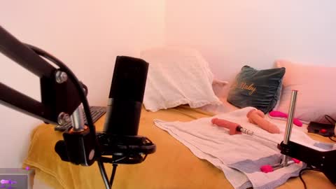 Snapshot of melody_bonnie22 chatting on February 8, 2025, 3:10 pm Leslie online show from February 8, 2025, 3:10 pm