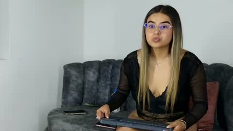 melody_fire11 online show from June 20, 2026, 4:37 am