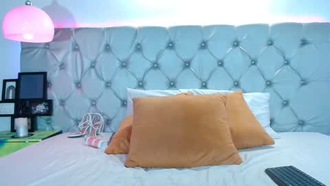 Snapshot of melodymansson chatting on January 28, 2025, 2:21 pm Luisa Castro online show from January 28, 2025, 2:21 pm