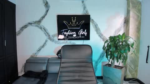 melodysnow online show from November 24, 2025, 8:52 pm