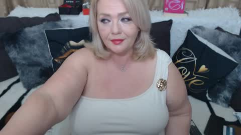 melyssamilfxxx online show from May 4, 2026, 3:13 am