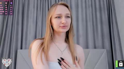 Snapshot of memento_mary chatting on March 9, 2025, 2:43 pm The princess of your dreams online show from March 9, 2025, 2:43 pm