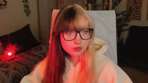 Mia online show from October 26, 2025, 3:18 pm