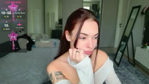 Snapshot of meow_moore chatting on May 5, 2026, 5:04 am Megan online show from May 5, 2026, 5:04 am