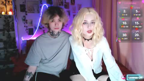 Snapshot of meow_on_da_cam chatting on September 20, 2025, 12:00 am meow_on_da_cam online show from September 20, 2025, 12:00 am