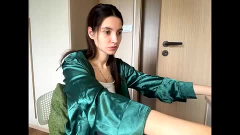 Snapshot of meralynn chatting on May 14, 2026, 5:58 am LEVA online show from May 14, 2026, 5:58 am