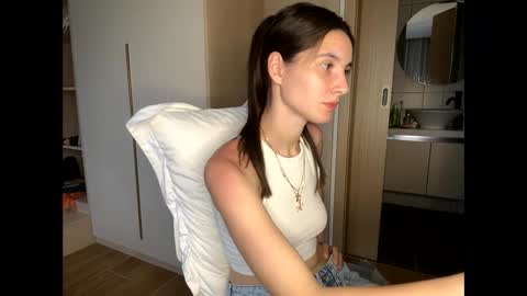 Snapshot of meralynn chatting on May 21, 2026, 11:17 am LEVA online show from May 21, 2026, 11:17 am