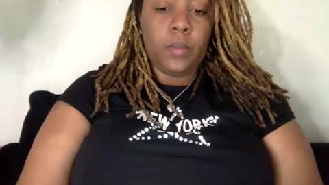 Snapshot of mercedesbuxxx chatting on November 22, 2025, 7:35 pm mercedesbuxxx online show from November 22, 2025, 7:35 pm