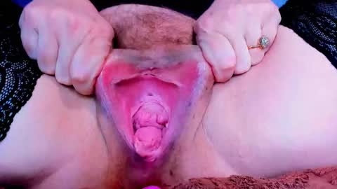 Snapshot of merelin_gold chatting on February 22, 2025, 8:09 pm SOPHIE is the queen of squirt online show from February 22, 2025, 8:09 pm