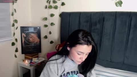 Merilyn  online show from September 19, 2025, 3:30 am