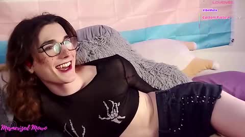 mesmerized_mowo online show from September 9, 2025, 10:31 pm