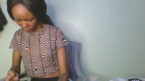 Snapshot of messyluna chatting on April 27, 2026, 12:03 pm meggy and bree online show from April 27, 2026, 12:03 pm