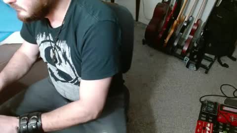 metalsharkk online show from March 1, 2025, 4:04 am