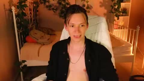 MEVERIK OUSHEN online show from July 27, 2026, 9:22 pm
