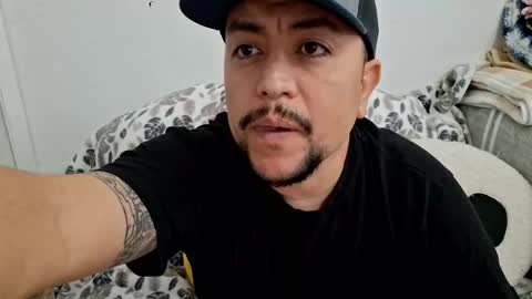 mexidaddycan online show from December 19, 2025, 5:09 pm