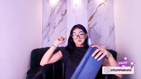 Mhia Kate online show from May 12, 2026, 12:13 pm