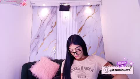 Mhia Kate online show from May 15, 2026, 12:12 pm