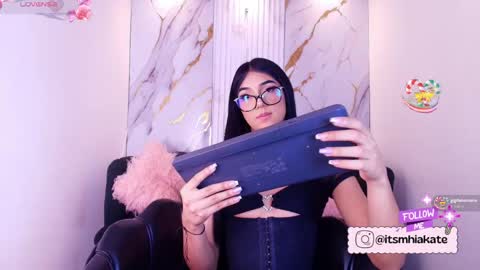 Mhia Kate online show from May 18, 2026, 12:11 pm