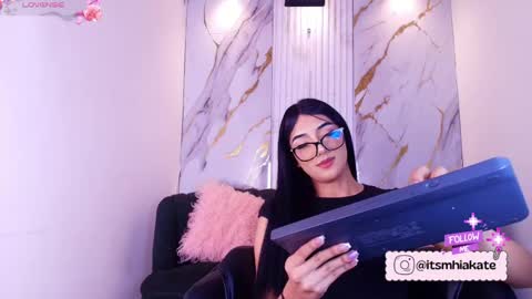 Mhia Kate online show from May 20, 2026, 12:11 pm