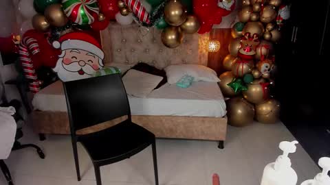 Violett online show from December 13, 2025, 8:14 pm